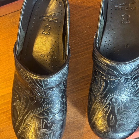 Dansko Black Tooled Clog Size 40= 9.5 -10 Nursing, On Your Feet. Caregiver. - Picture 4 of 16